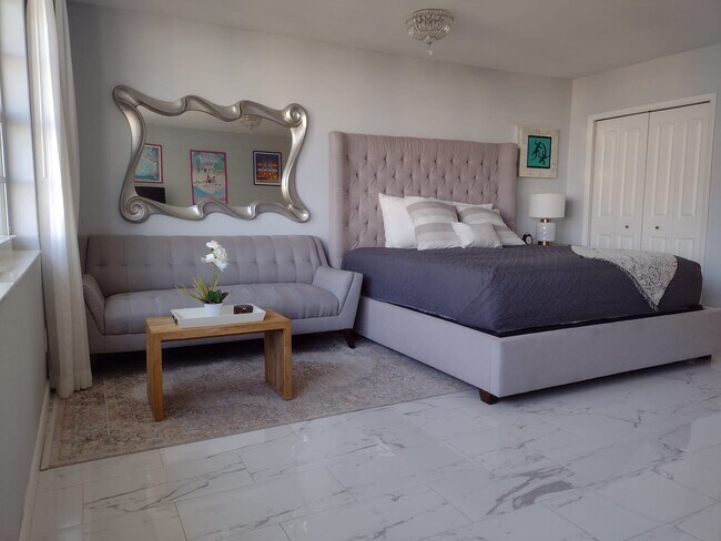 Vestíbulo/Sala de espera - 100 Lincoln Rd