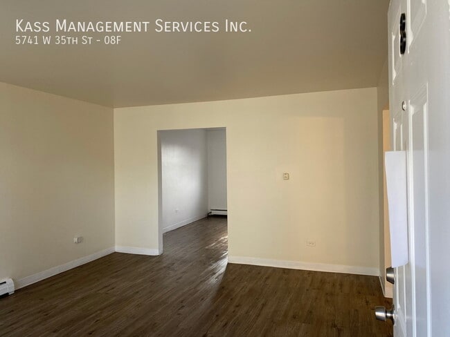 Foto del edificio - 5741 W 35th St
