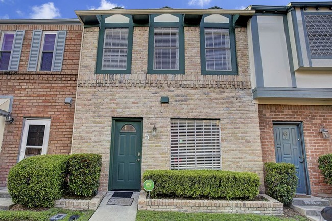 Building Photo - 7700 Creekbend Dr