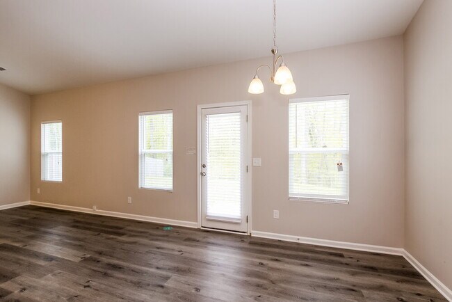 Building Photo - 1230 Doby Springs Dr