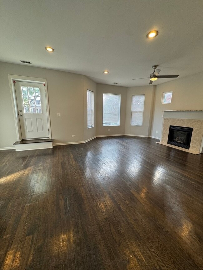 Building Photo - 6130 S Rhodes Ave