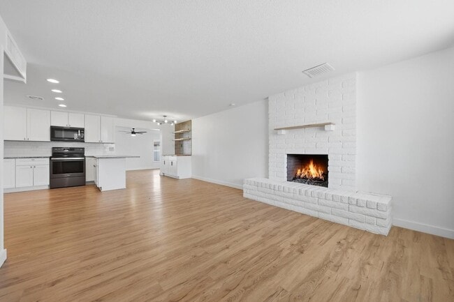 Foto del edificio - 3540 E Voltaire Dr