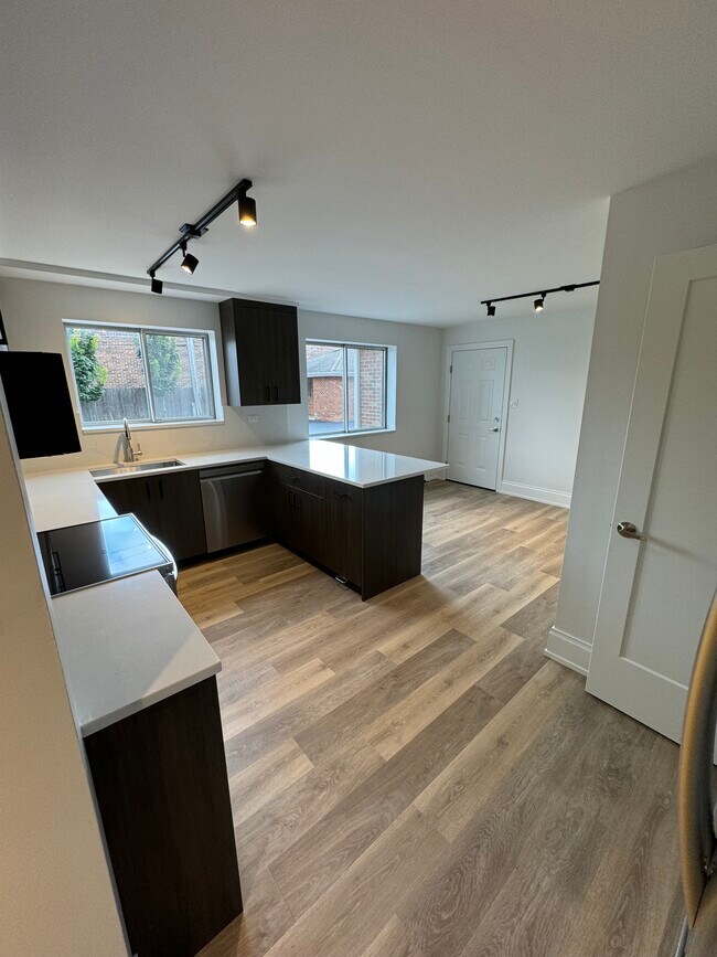 Isla grande - 603 S McKinley Ave