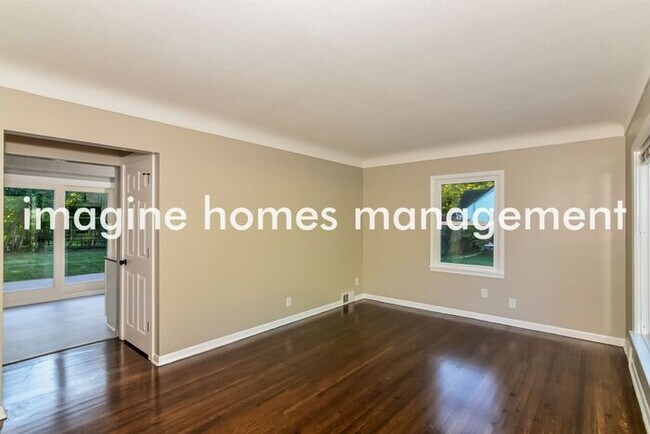 Building Photo - Fully Renovated 3 Bedroom Single Family Ho...