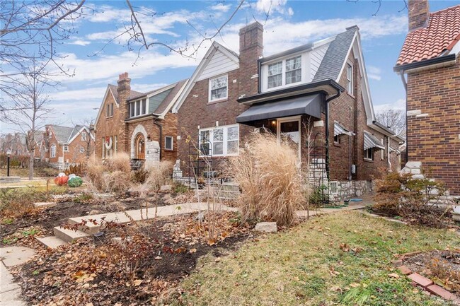 Building Photo - This charming gingerbread home in St. Loui...