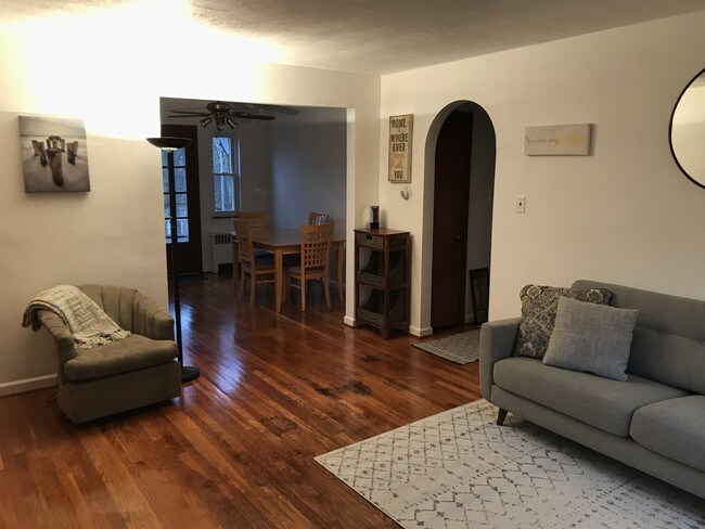 Foto del edificio - 3512 Hazelwood Avenue, Unit 3