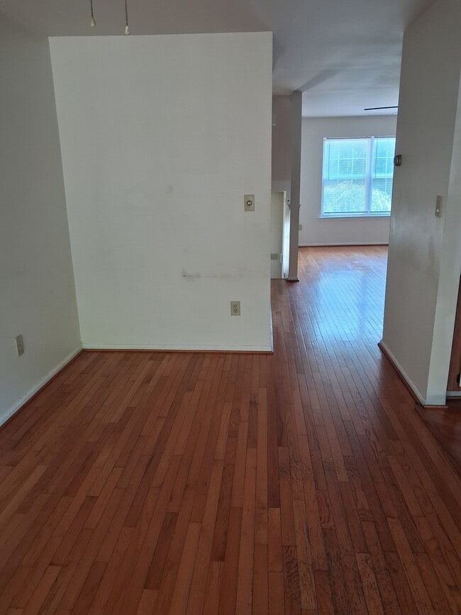 Building Photo - 136 Wimbledon Ct