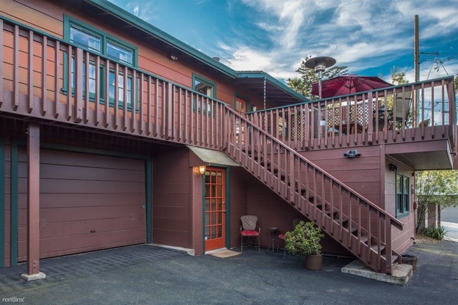 Building Photo - 1 br, 1 bath Duplex - 3760 Pacific Grove R...