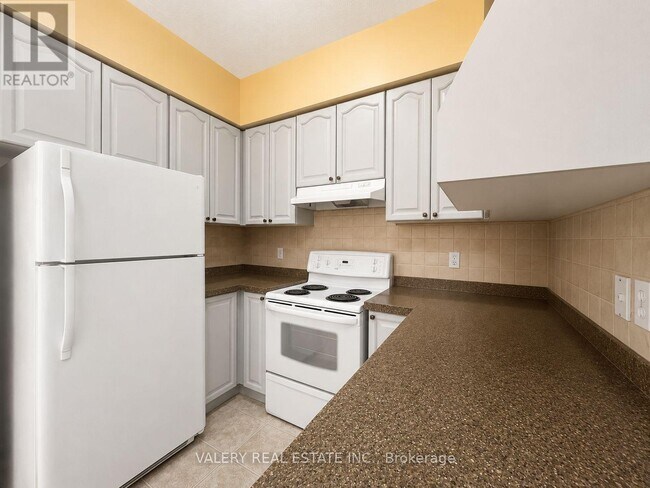 Building Photo - 555 Grasslands Ct