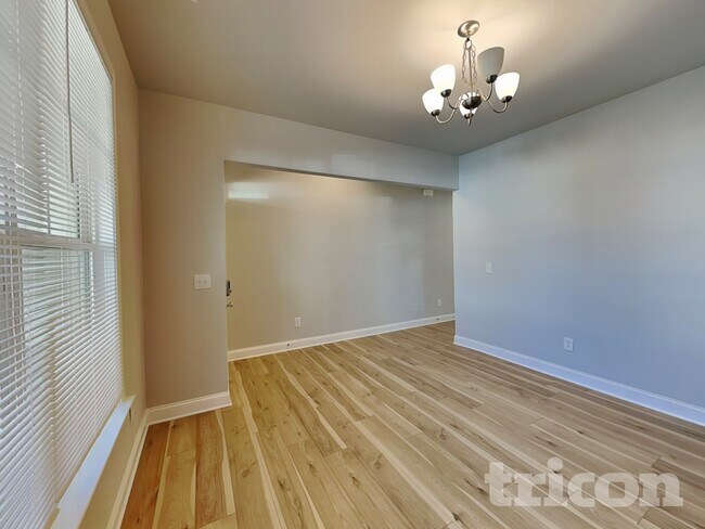 Foto del edificio - 165 Lynnridge Dr