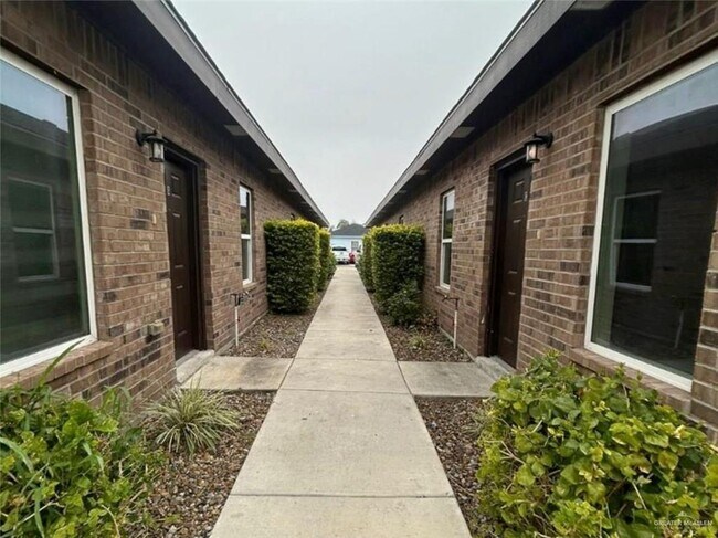 Foto del edificio - 2811 Primrose Ave
