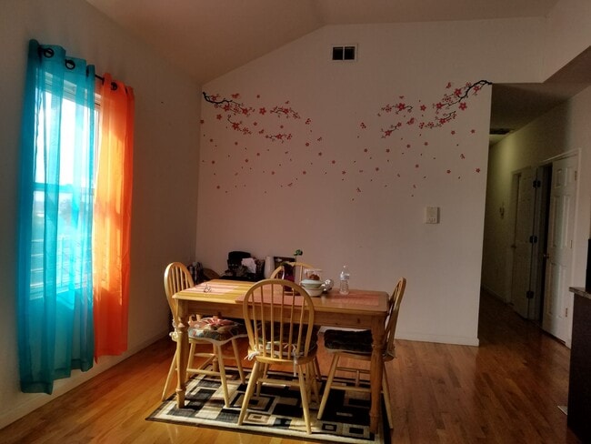 Foto del edificio - 49 Nelson Ave