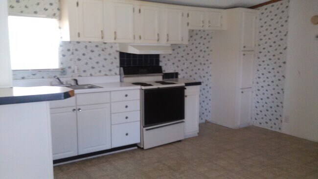 Building Photo - 148 Beaver Cir