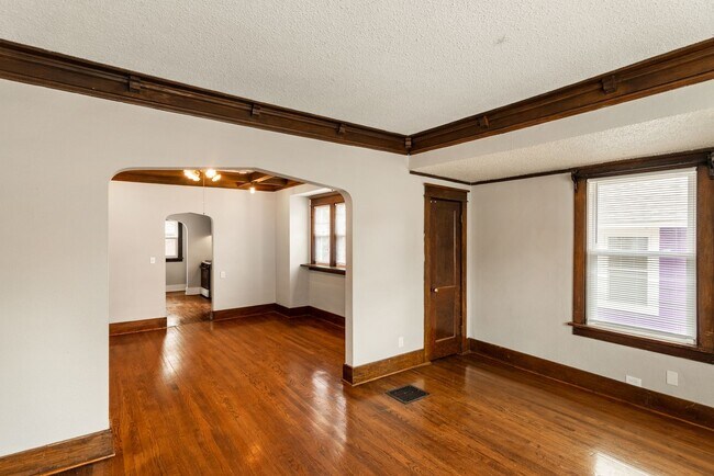 Foto del edificio - Available now!  517 S. 35th St.  4 Bedroom, 2 Bath Great Midtown location, 1 car garage.