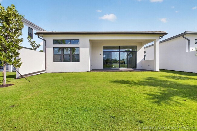 Foto del edificio - 9724 Juniper Bay Ave