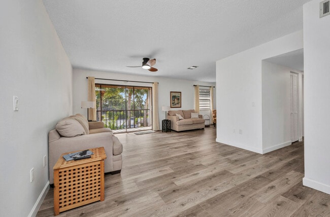 Building Photo - 638 Bird Bay Dr E