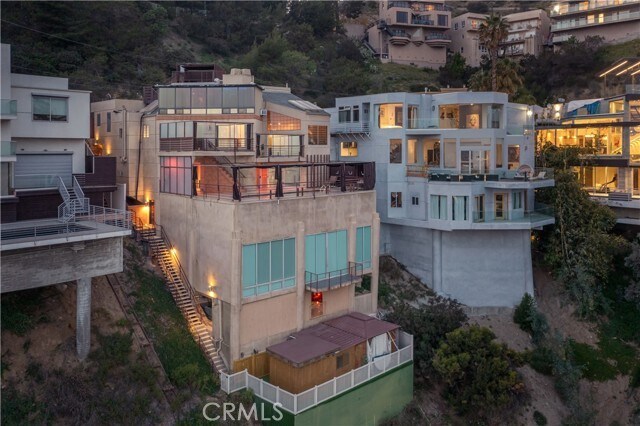 Foto principal - 2189 Sunset Plaza Dr