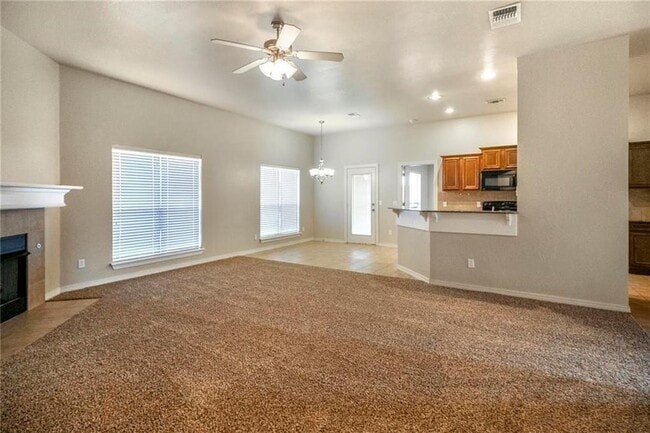 Foto del edificio - Beautiful 4 + Bedroom Home in Gated North ...