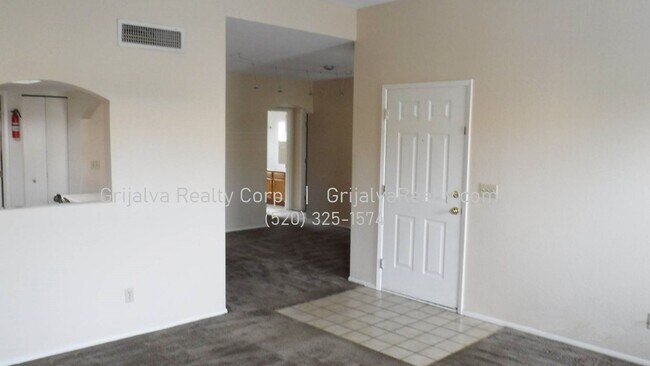 Foto del edificio - Cute 2 Bedroom, 2 Bath Townhome  (Speedway...