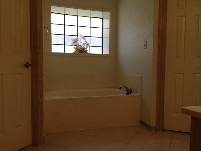 Foto del edificio - 508 E Redbud Ave