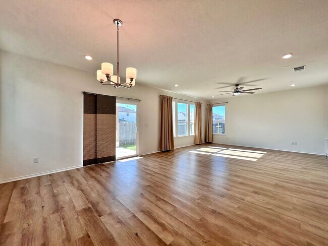 Foto del edificio - 12421 Ace in the Hole Ln