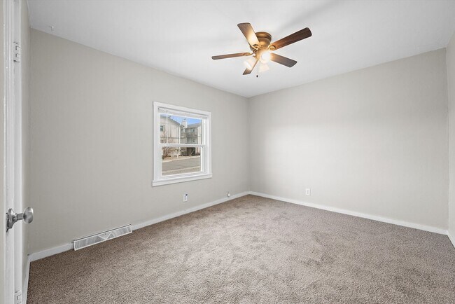 Foto del edificio - 7700 W Kentucky Ave