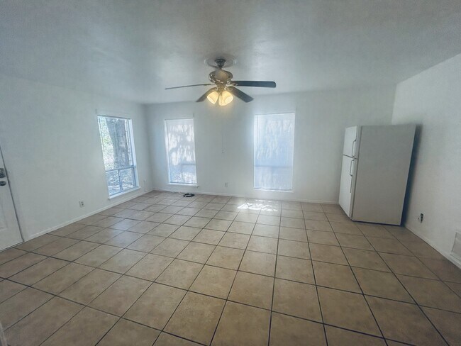 Foto del edificio - 1008 Clayton Nolen Dr