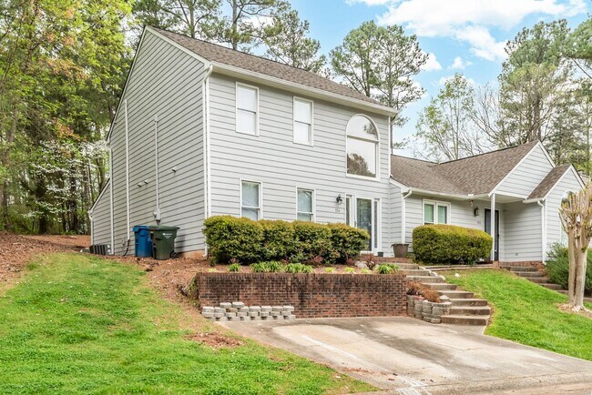 Building Photo - Charming 2-Bedroom End Unit townhome Avail...
