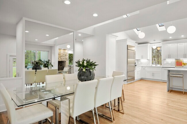 Building Photo - 11 Parade Ground Ct