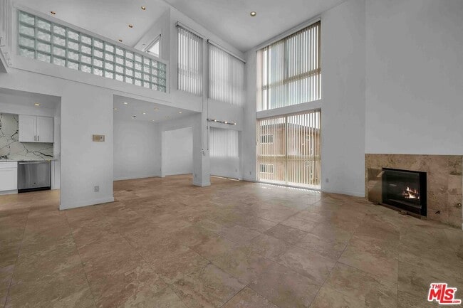 Building Photo - 15 63rd Ave
