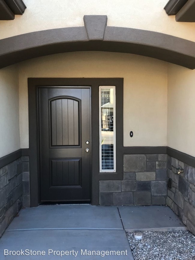 Building Photo - 3 br, 2.5 bath House - 2520 Blackhawk Dr. #77