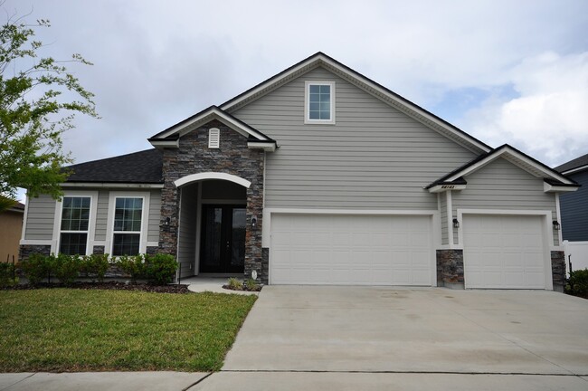 Building Photo - Spacious Luxury Home