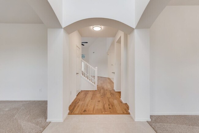 Building Photo - Updated Lease Home Near Breckinridge Park ...