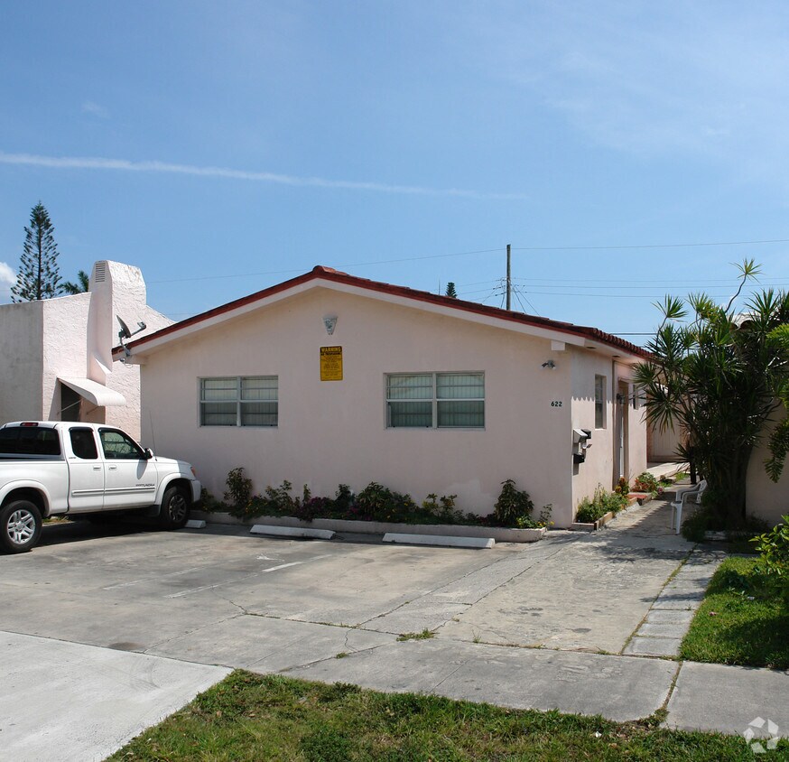 Primary Photo - 622 NE 4th St