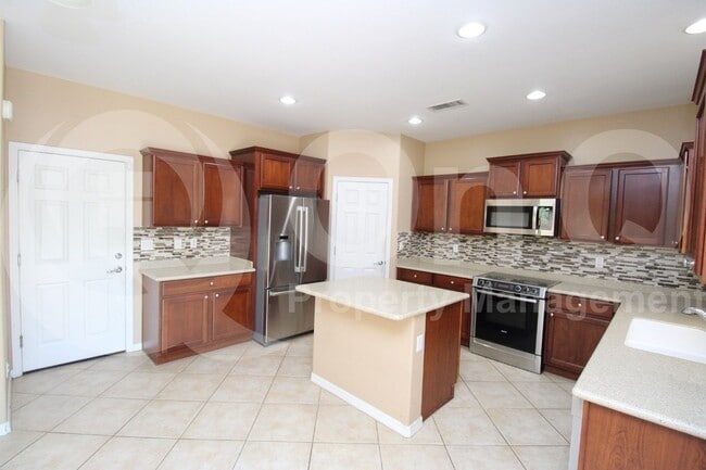 Building Photo - 2213 W Marconi Ave