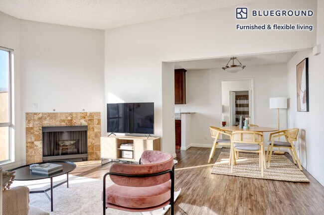 Building Photo - 1611 N Formosa Ave