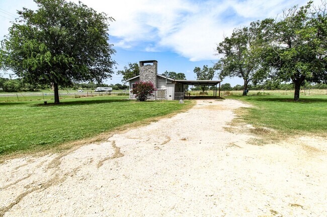 Foto del edificio - 17673 Interstate 35 Access Rd