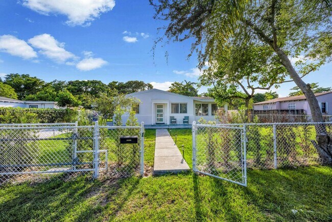 Foto del edificio - 6700 SW 62nd Ct