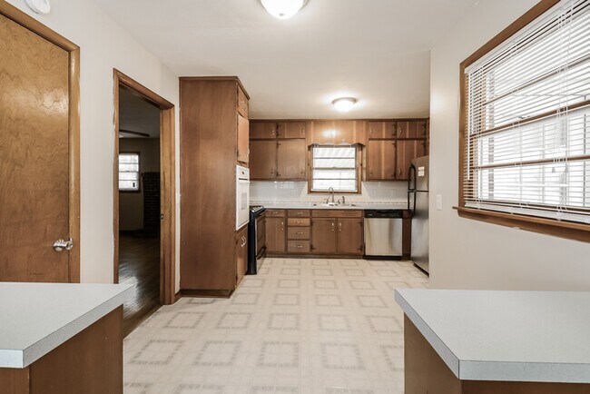 Foto del edificio - 118 Waverly Ave