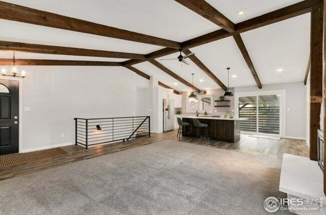 Building Photo - 1001 Camelot Cir