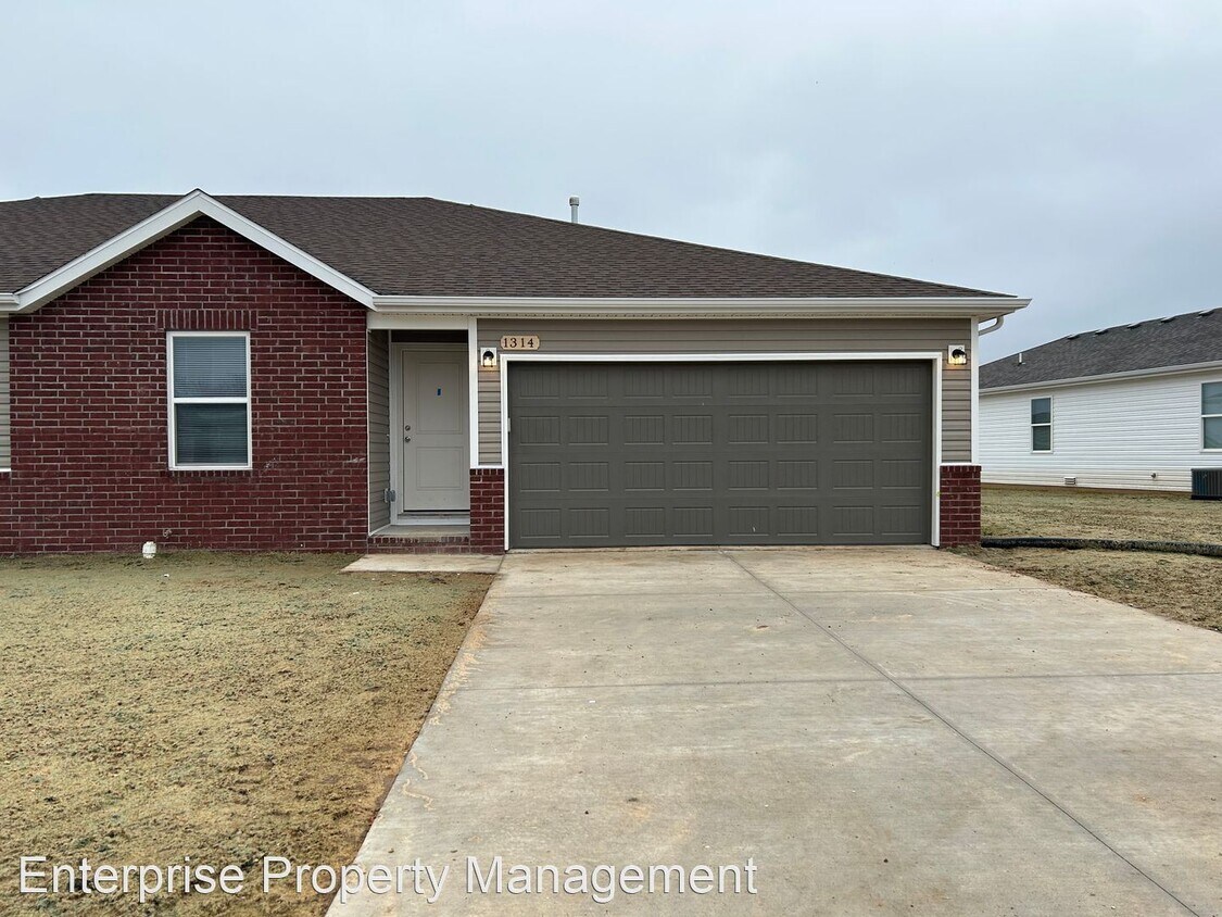 Primary Photo - 3 br, 2 bath House - 1314 S Choctaw Rd