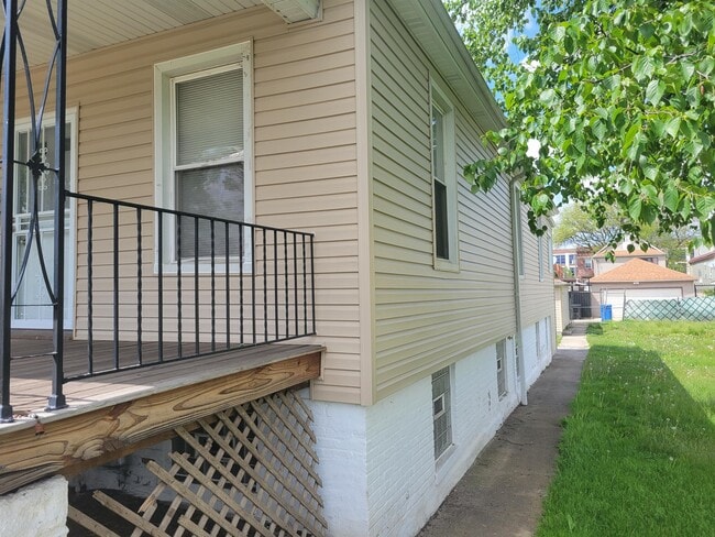 Building Photo - 2624 W 36th St