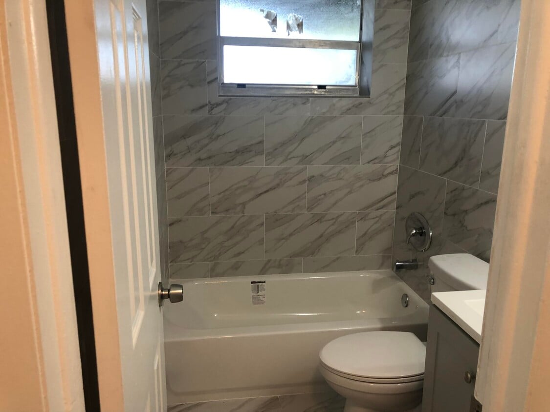 Building Photo - 6240 SW 25th St