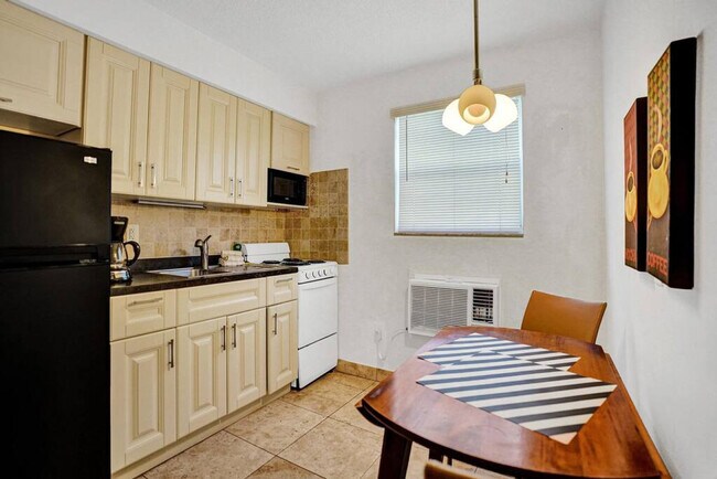 Foto del edificio - 3215 NE 7th St