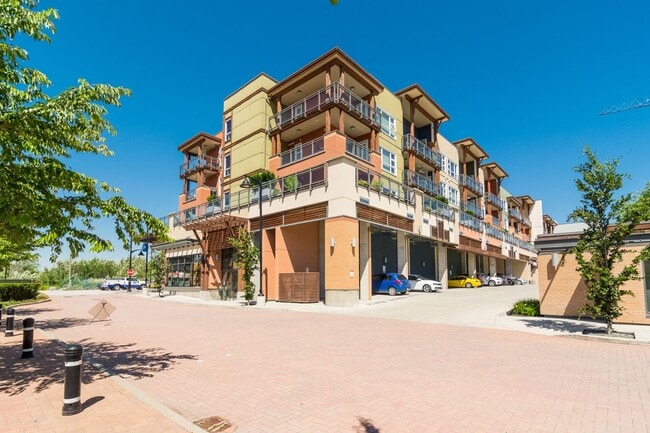 Building Photo - 20728 Willoughby Town Centre Dr