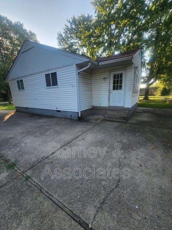 Building Photo - 3022 Betty Ln
