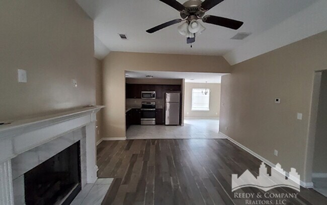 Foto del edificio - 1102 River Wood Creek W