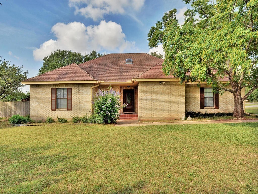 Primary Photo - 105 River Hills Dr