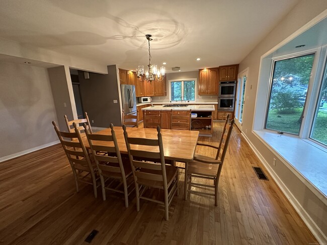 Foto del edificio - 451 Pine Tree Dr
