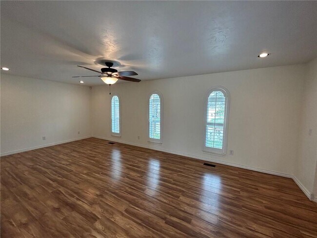 Foto del edificio - 908 East Dr